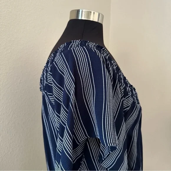 Abercrombie & Fitch off the shoulder Crop Navy blue striped blouse Size L - Picture 8 of 14
